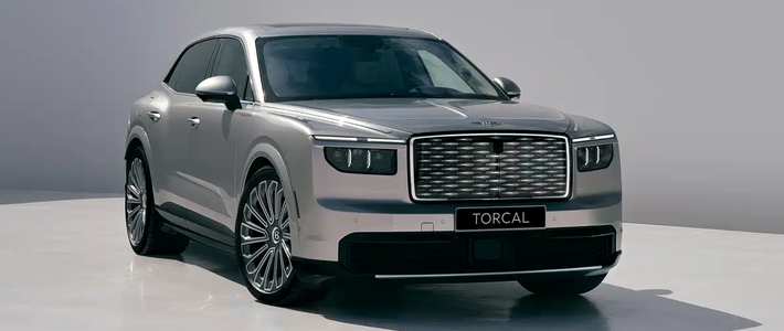 198.8 万的宾利纯电 SUV，参数和 50 万国产车一个量级，多出来的钱到底买了什么？