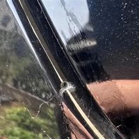 车身莫名其妙出现小圆洞！多地街头近期频现 不少车主已中招