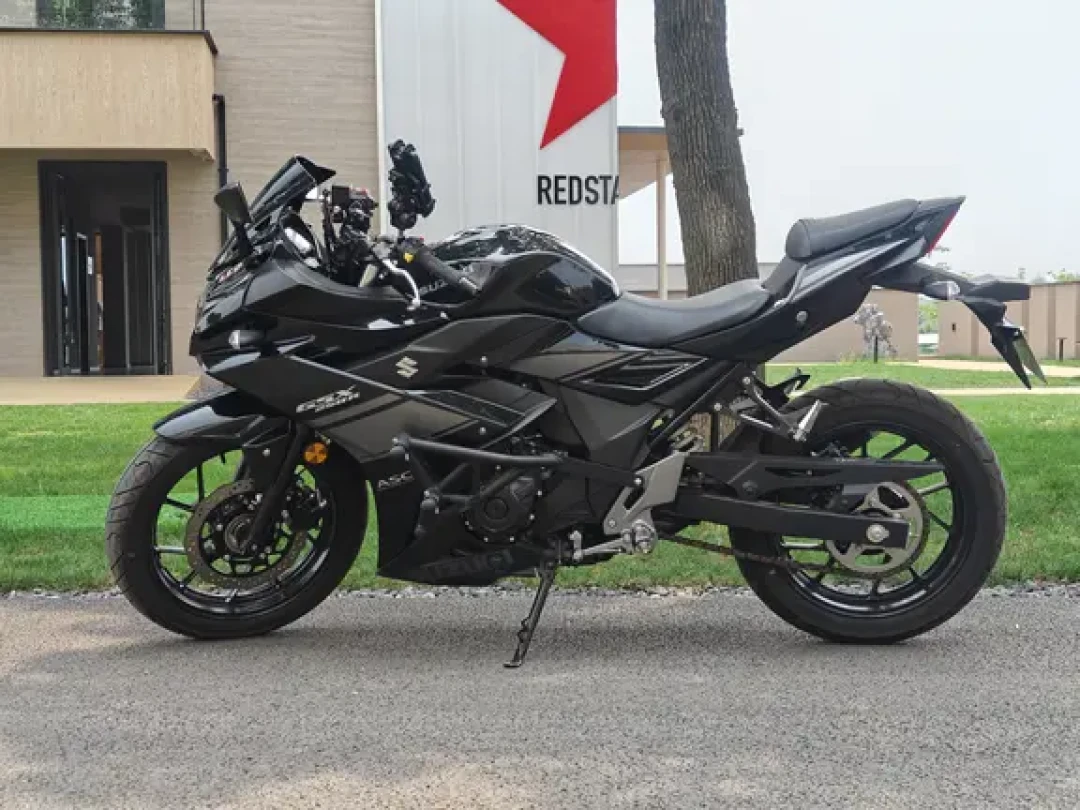 二手摩托踩踏开始了:车商收车只敢压两周、DR300两折出、Ninja400跌到1万出头——买新还是接二手,四本账我先替你算完