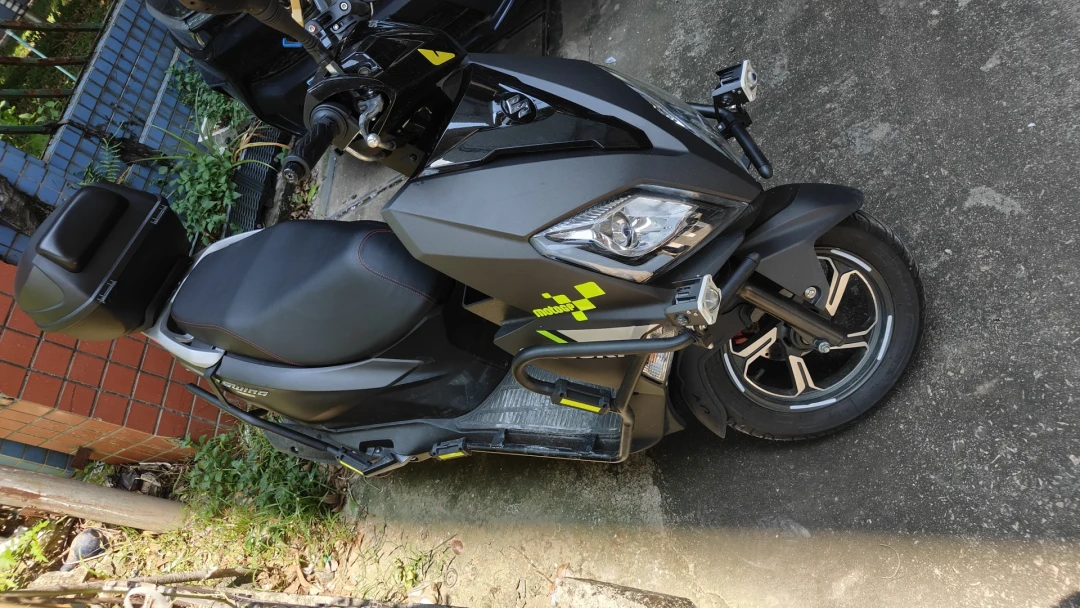 二手摩托踩踏开始了:车商收车只敢压两周、DR300两折出、Ninja400跌到1万出头——买新还是接二手,四本账我先替你算完
