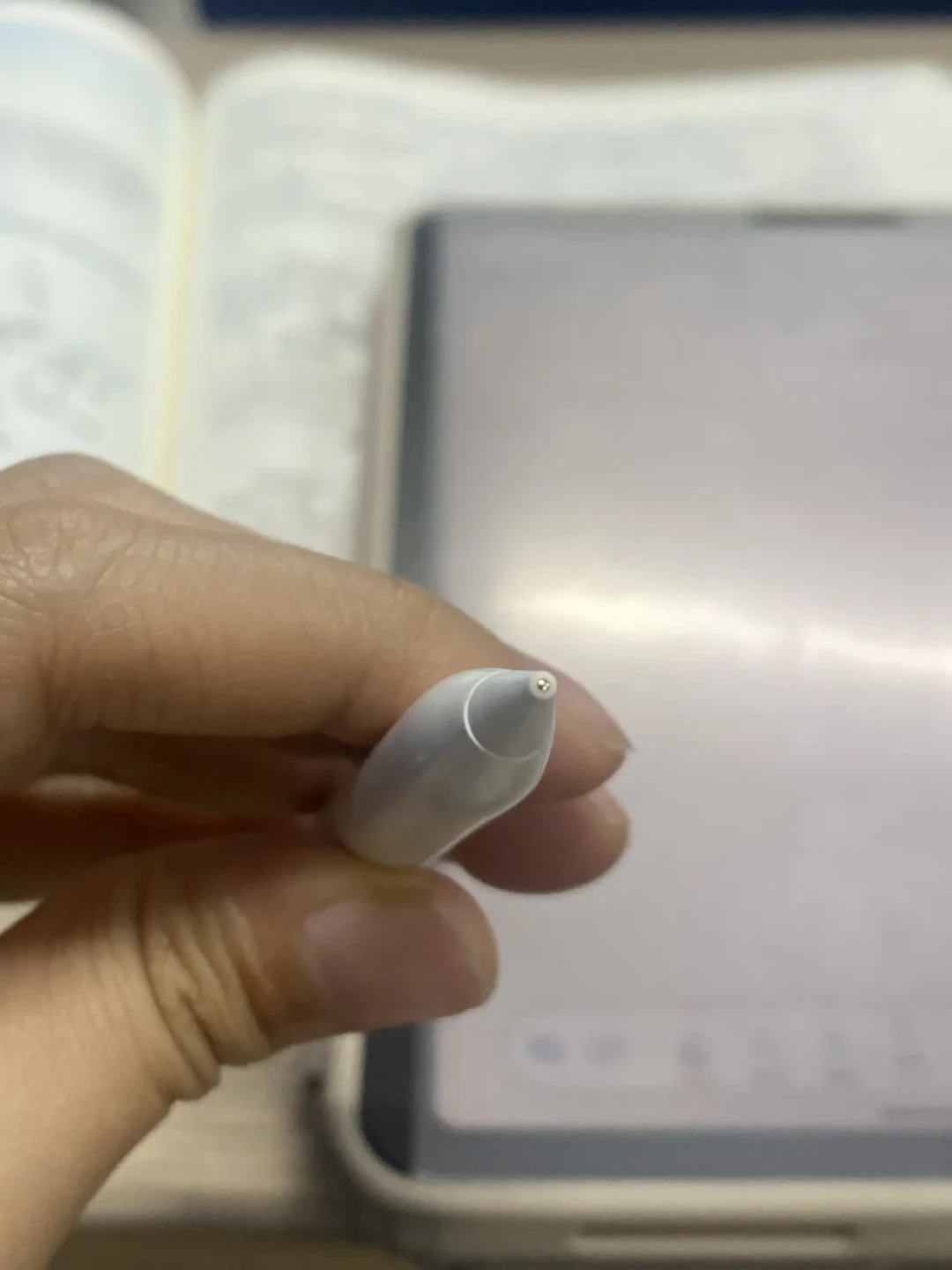 主机越涨越舍不得换，旧平板纷纷再就业：膜价差21倍、键盘两千多、笔尖几天磨秃——双11前先把平板四本配件账算完再开购物车
