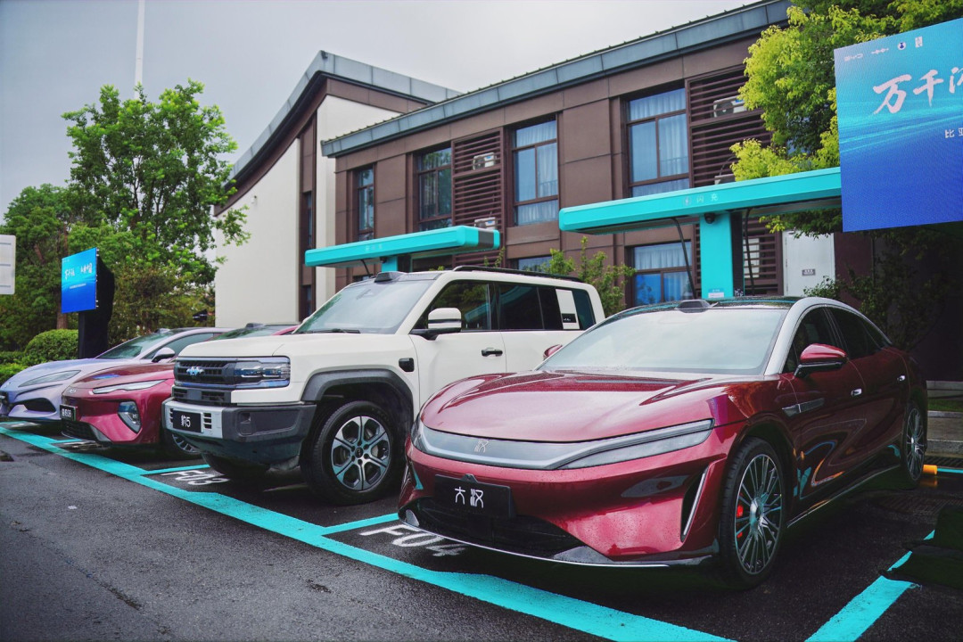 第2000座高速闪充站落成当天,话题喊出