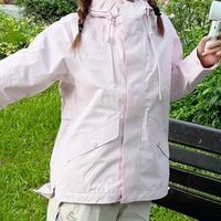 浅粉三合一冲锋衣+米白冲锋裤=通勤爬山都能穿的松弛山系感～