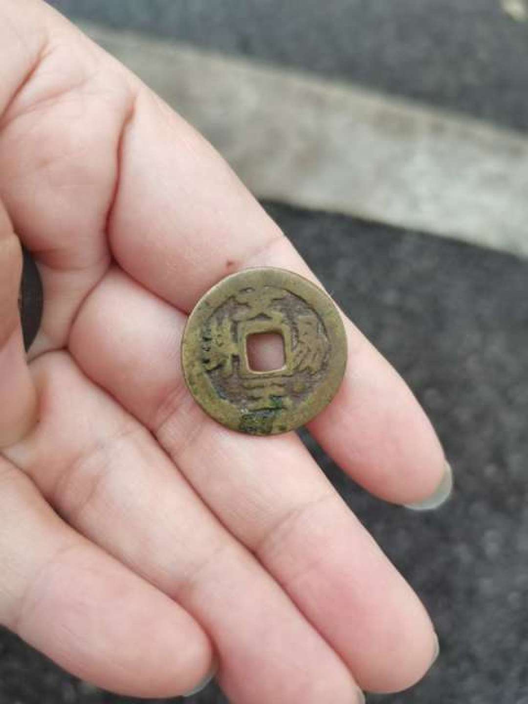 2184条评论在吵“便宜古董”:10块钱,到底能买到什么真古董?