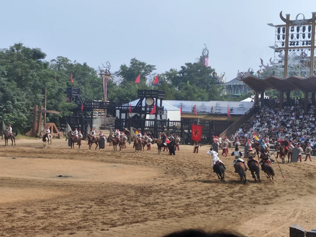 双节进万岁山，“代约”别买：打铁花、三打祝家庄预约全免费，放号时间、平替和园内动线一次算清