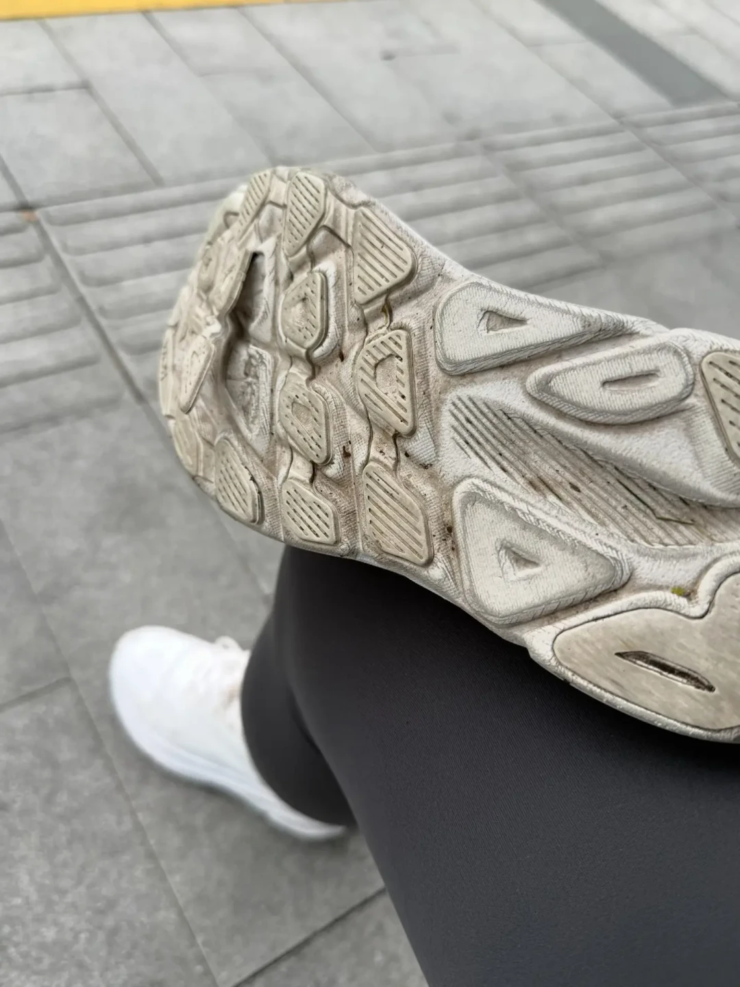 踩云神鞋还是晕车神器?对完全网HOKA翻车帖,三类坑只有一类是质量问题