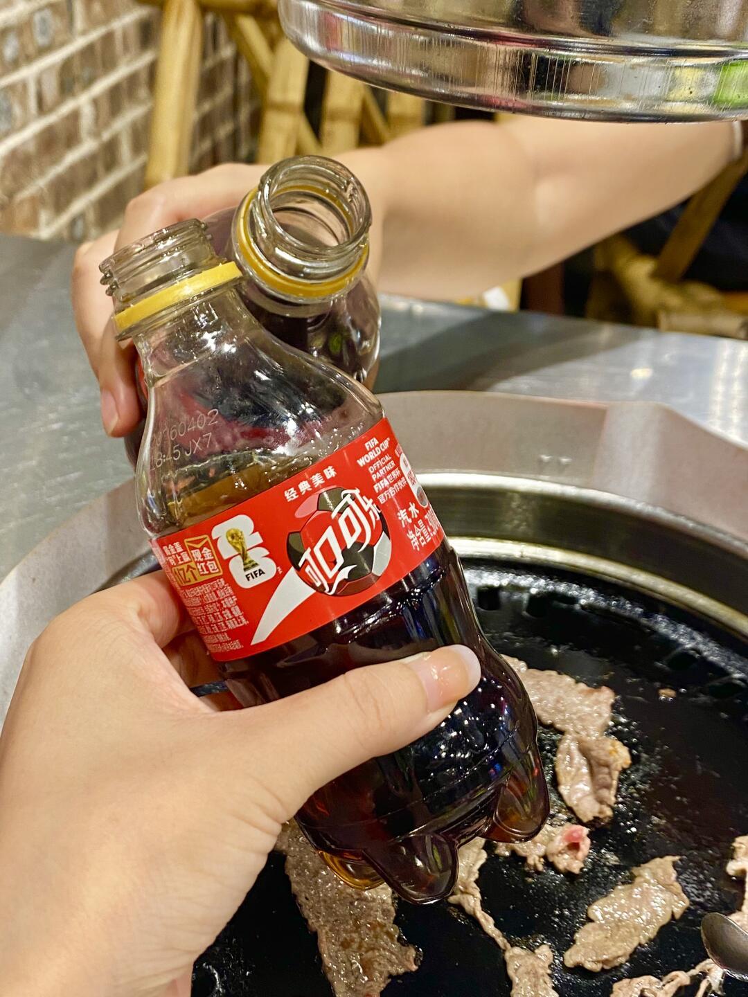 “从不涨价”的可口可乐2021年后至少涨了三轮:超市3元是锚,便利店4.5才是实价,国庆囤货前先看净含量