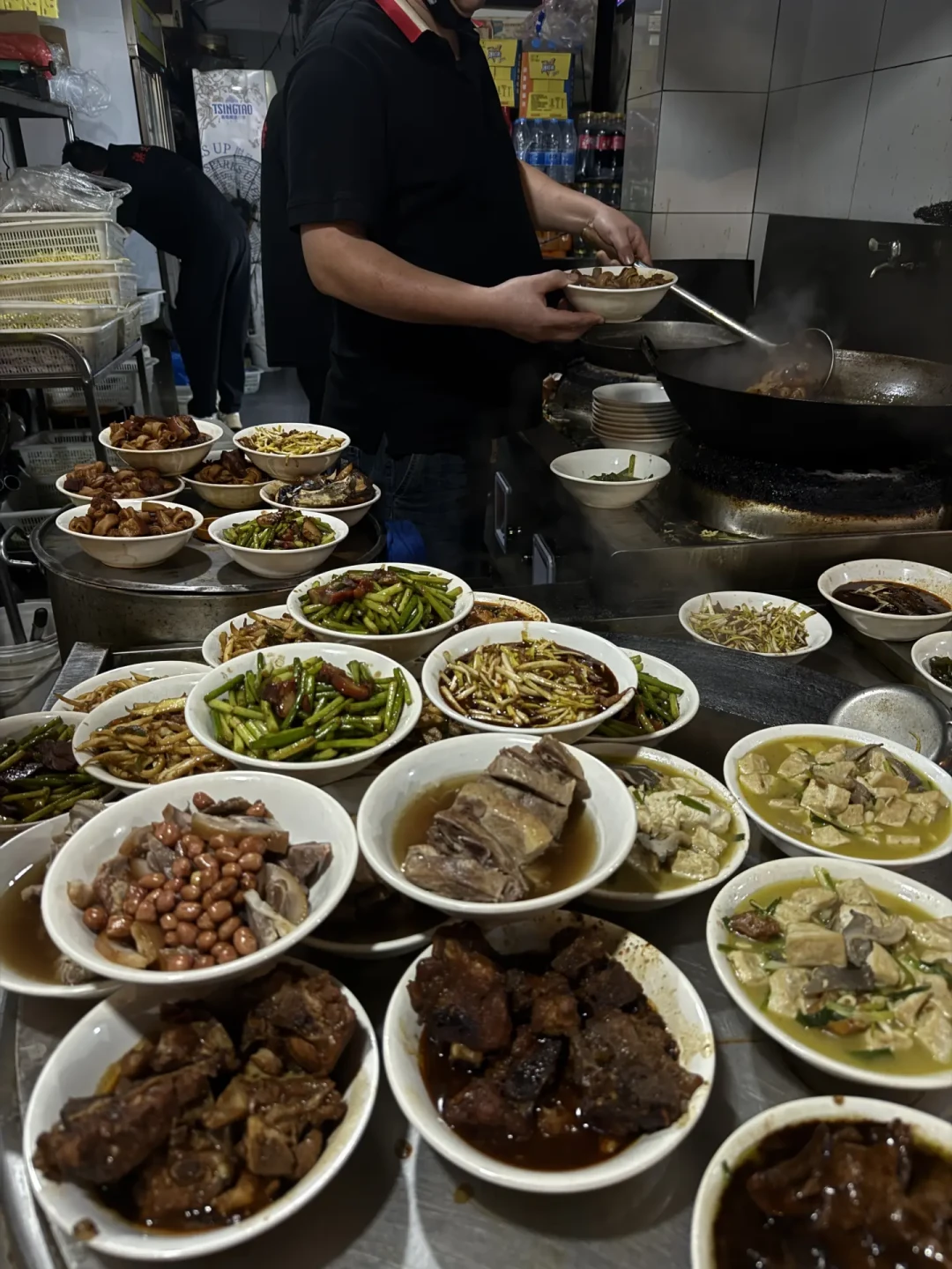 9元盒饭80分，一万六一桌被罕见差评：解码隋坡的“餐标评分法”，“一般”才是最危险的词
