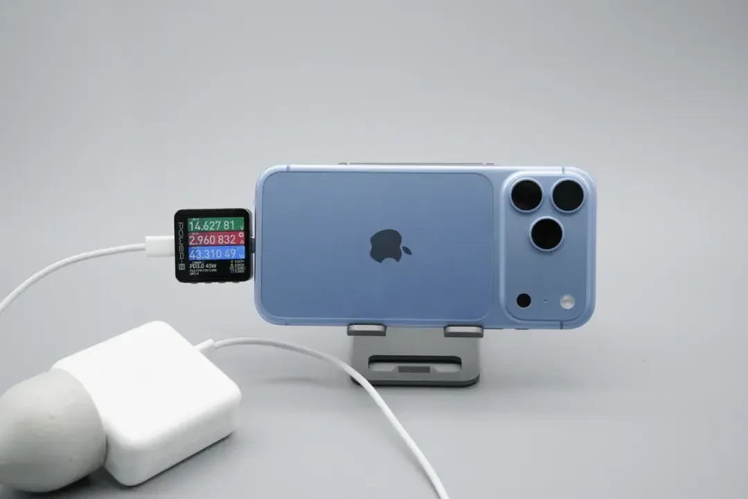 iPhone 18 的 54W 快充,正浩电源给不满?翻遍实测表后我建议:先别换机,这钱有更值的花法
