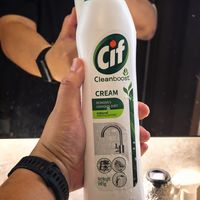 坏了！擦油烟机的清洁乳把鞋给洗干净了，这以后还咋买新鞋？