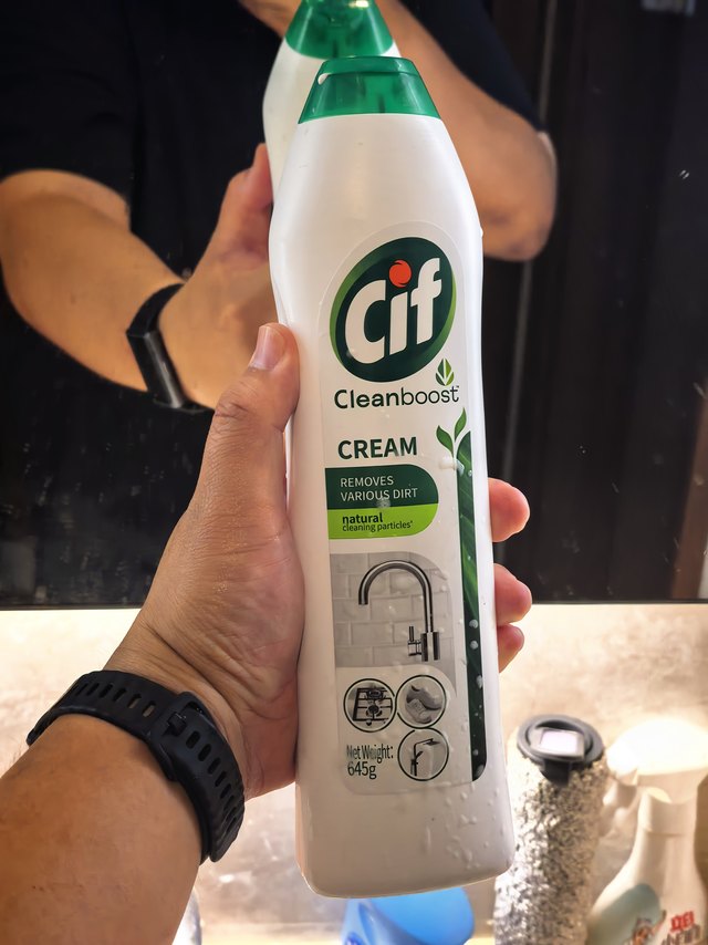 坏了！擦油烟机的清洁乳把鞋给洗干净了，这以后还咋买新鞋？