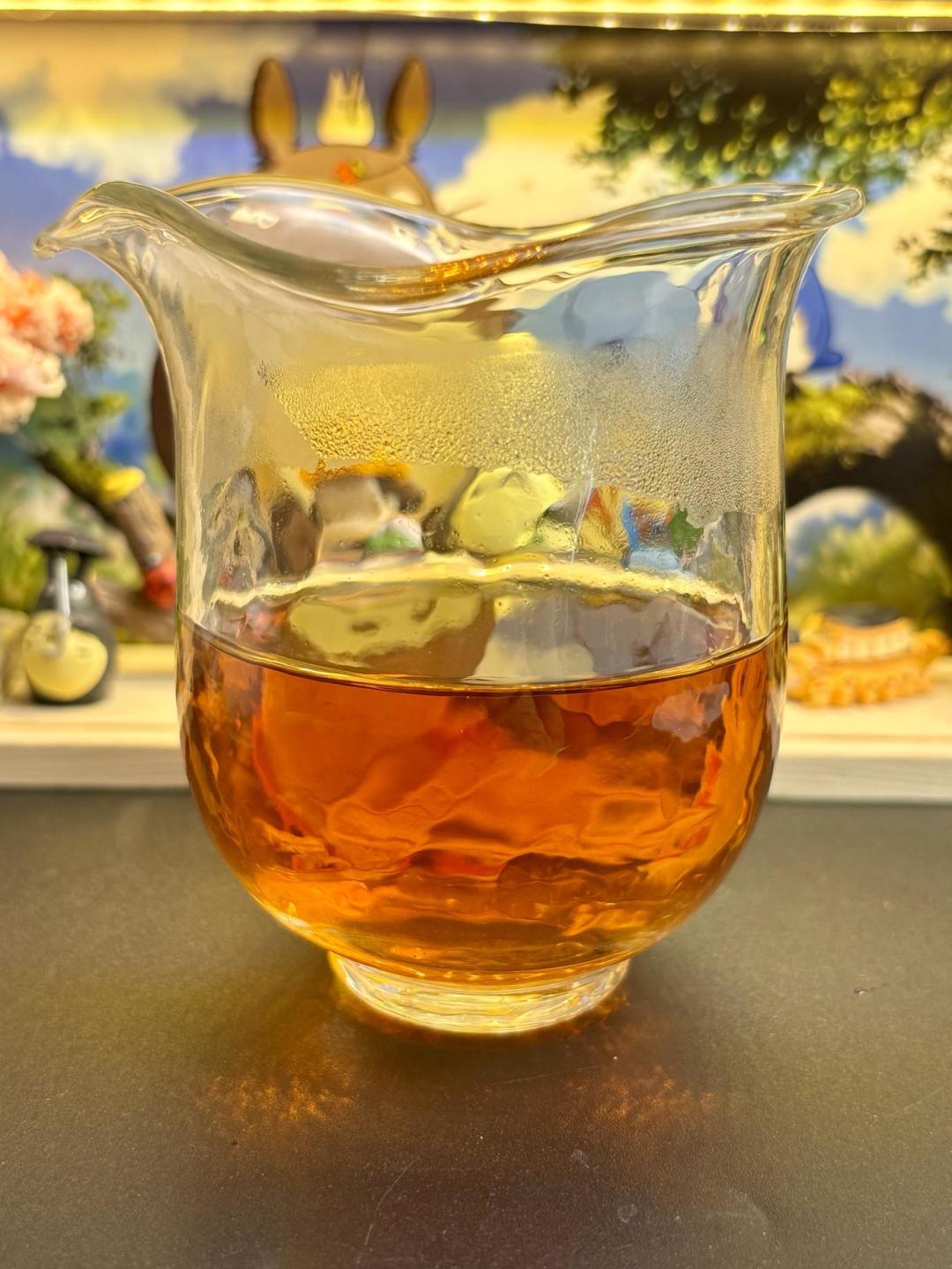有人喊标杆、有人喊“碎碎星”:摊开十几篇黄条大红袍实测,这杯7-10块的口粮茶到底适合谁