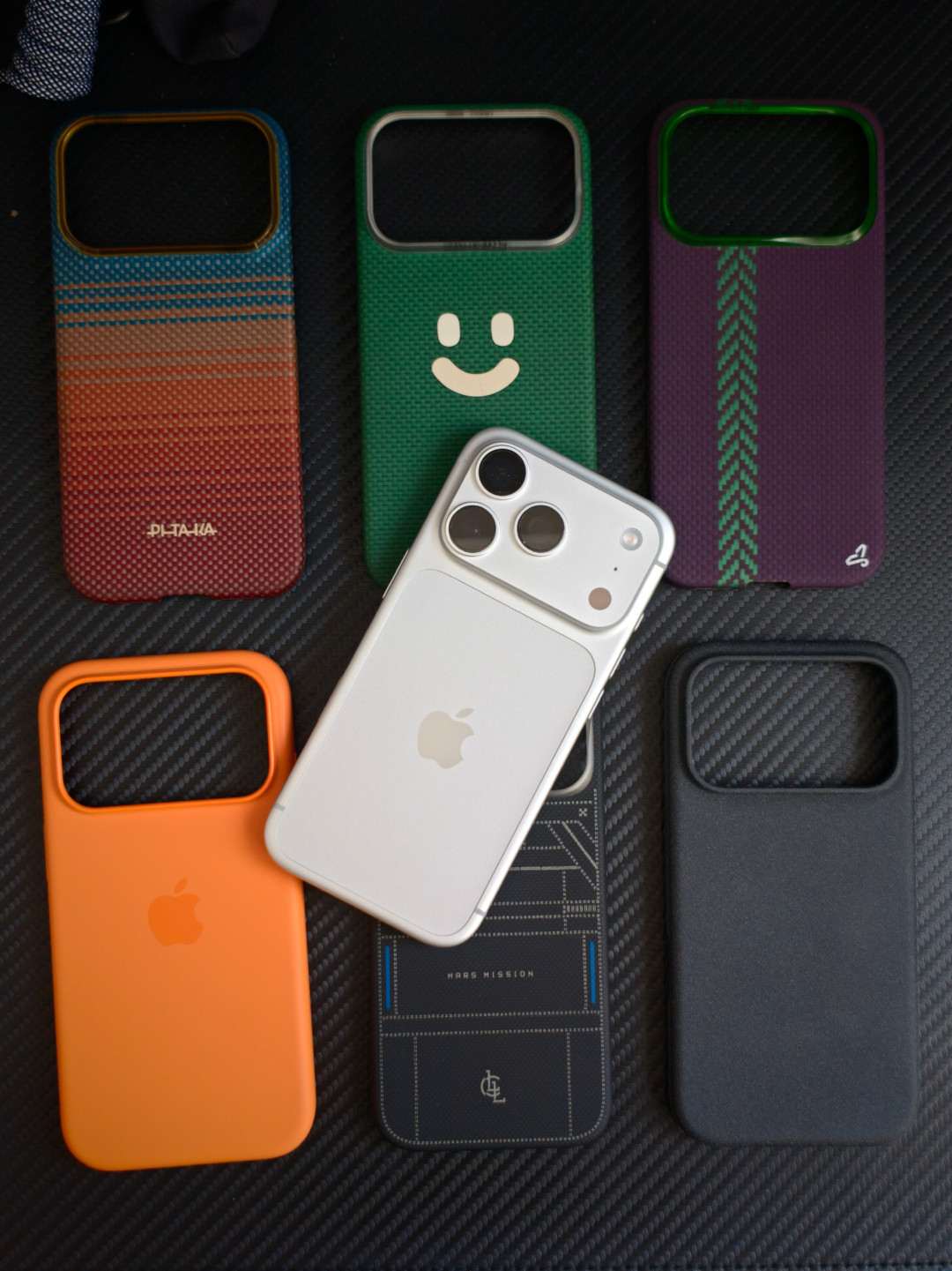 iPhone 18 Pro 到手，17 Pro 那只 PITAKA 壳先别挂闲鱼：能套上是一回事，该不该继续戴是另一回事