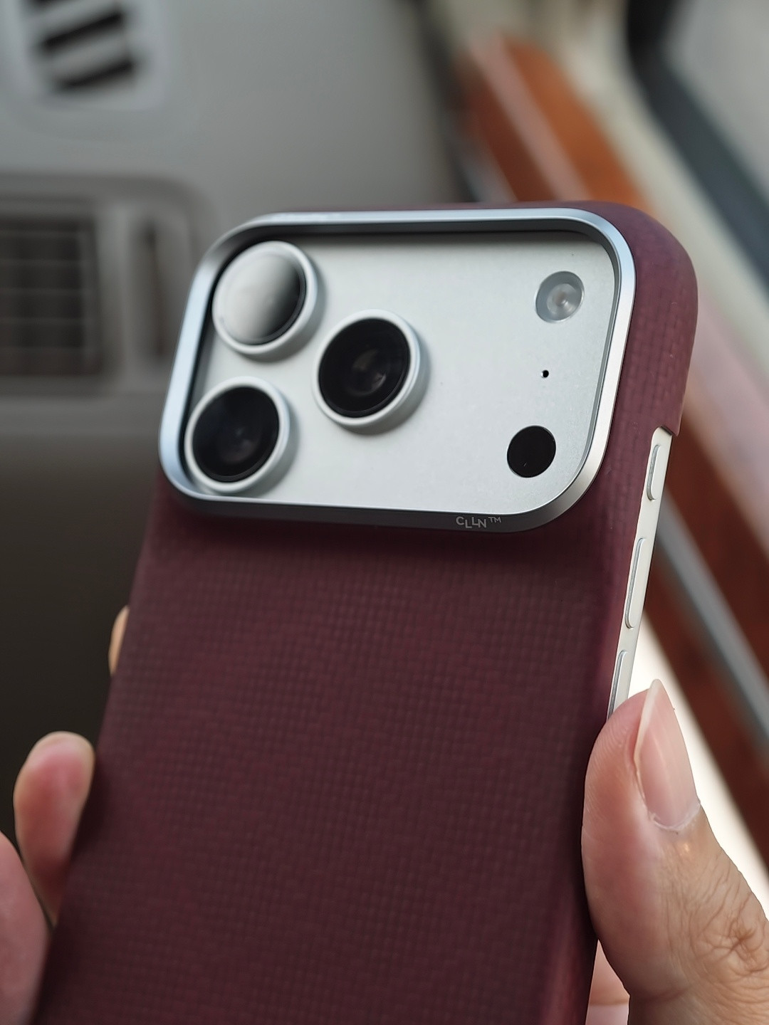 iPhone 18 Pro 到手，17 Pro 那只 PITAKA 壳先别挂闲鱼：能套上是一回事，该不该继续戴是另一回事
