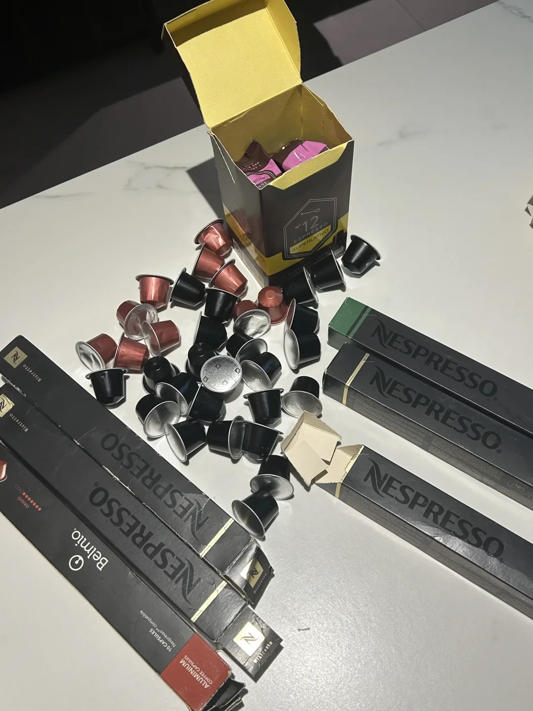 门店店员给了两个版本的答案，国标只有一个：胶囊过期一年半，466个人在帖子里吵——双11补口粮前，先把三个数背下来