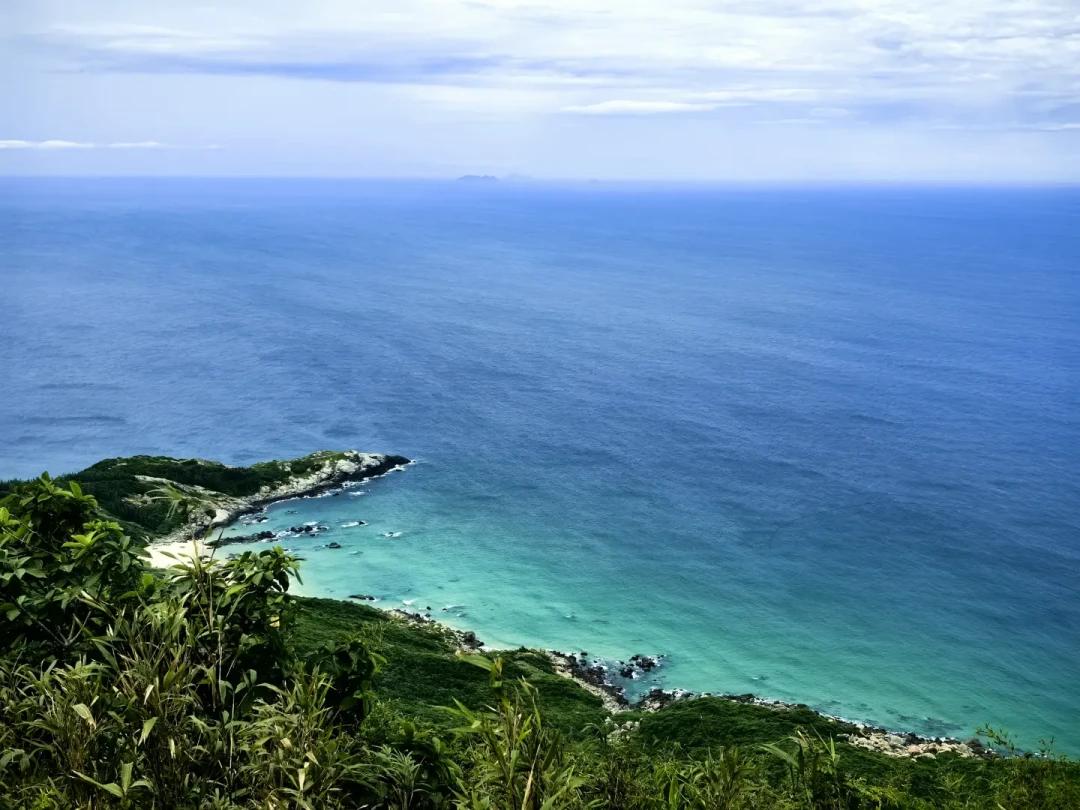 双节自驾海南环岛旅游公路前,先把断头路、导航途经点、西线充电桩这三件事排掉