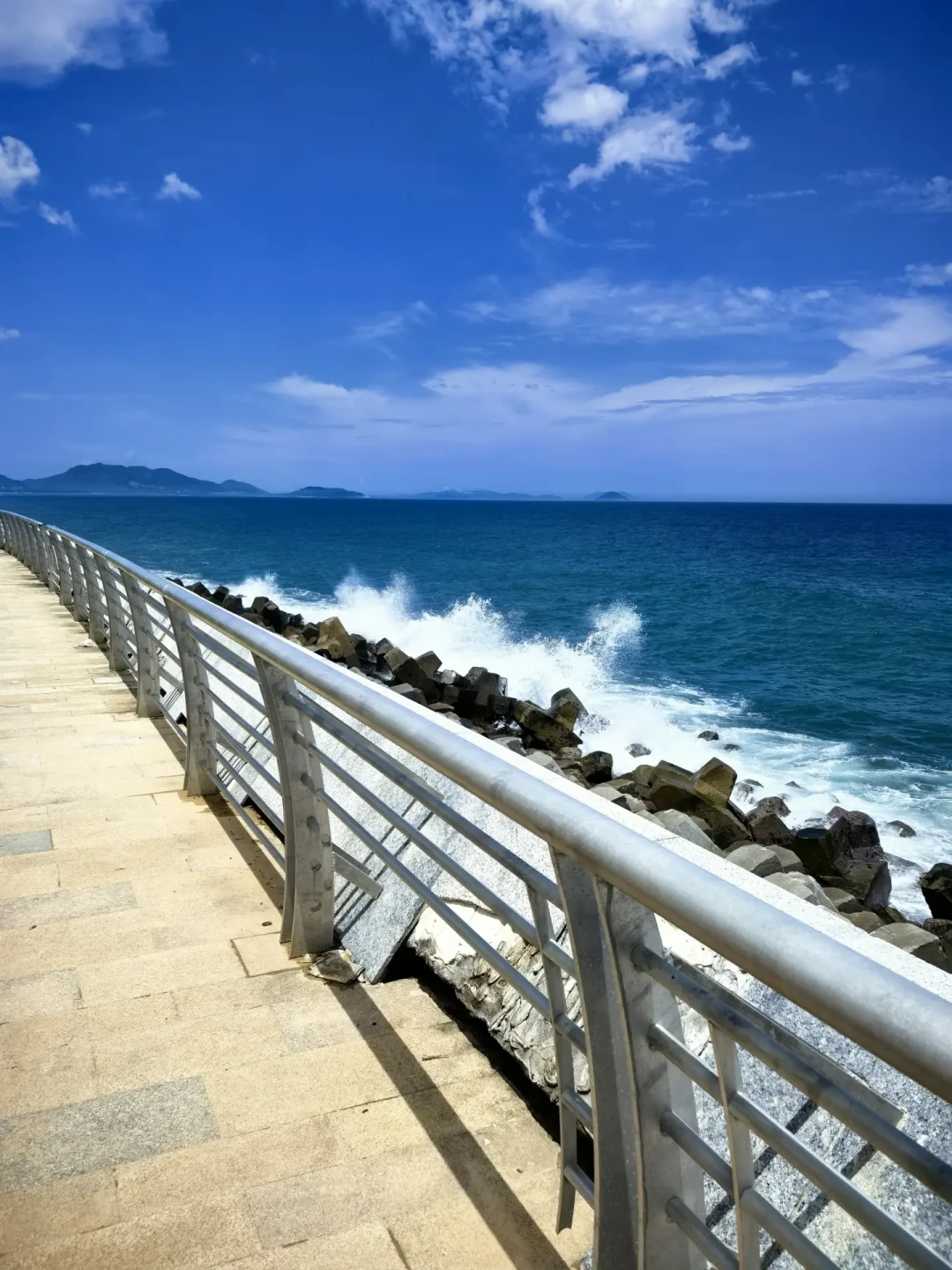 双节自驾海南环岛旅游公路前,先把断头路、导航途经点、西线充电桩这三件事排掉