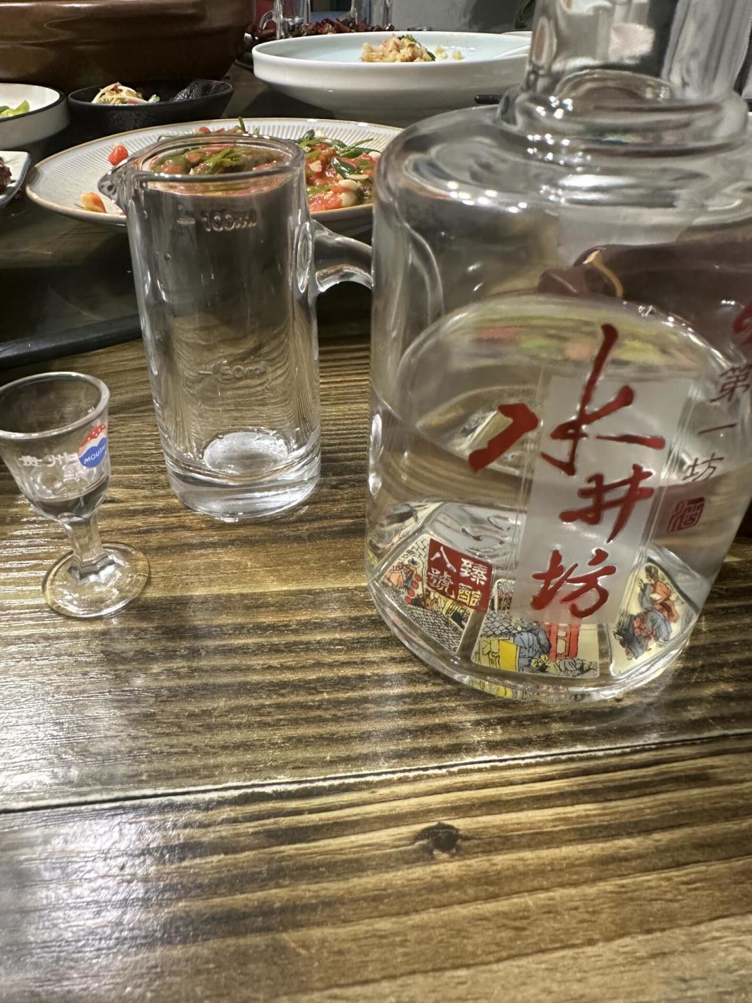 帝亚吉欧的水井坊,12年来第一次中报亏钱:臻酿八号跌进口粮价之后,国庆囤酒前先算清三笔账