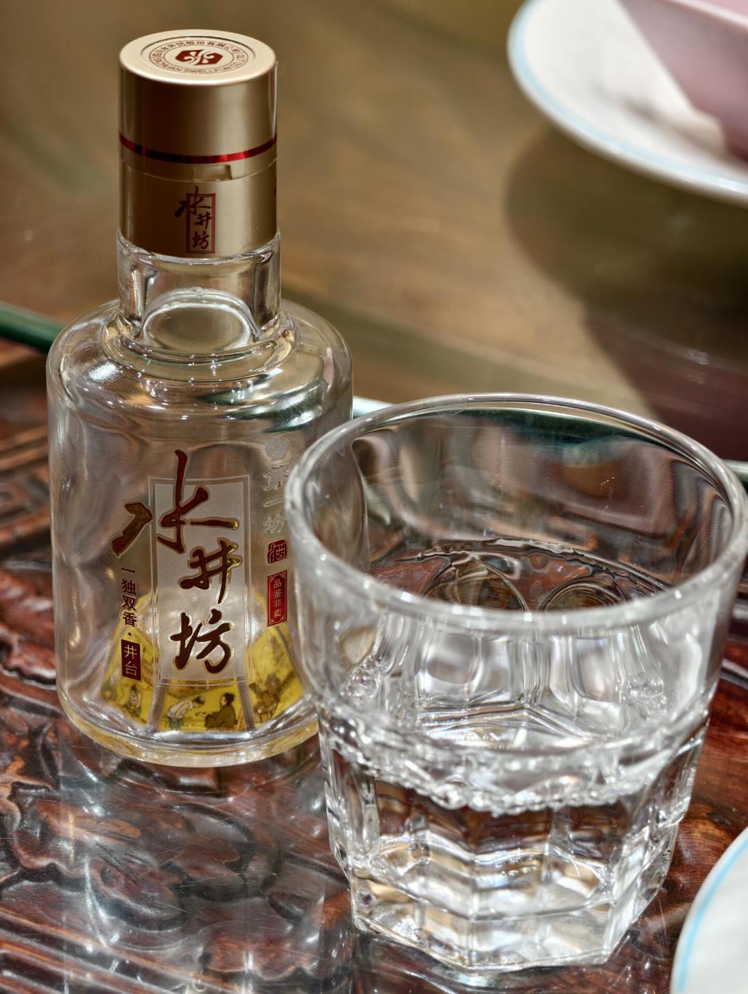 帝亚吉欧的水井坊,12年来第一次中报亏钱:臻酿八号跌进口粮价之后,国庆囤酒前先算清三笔账