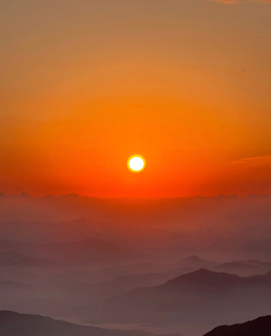 “泰山风景一般”吵上知乎：翻完UNESCO档案才发现，双遗产的牌桌上没给“风景”留位置——双节爬泰山先换对尺子