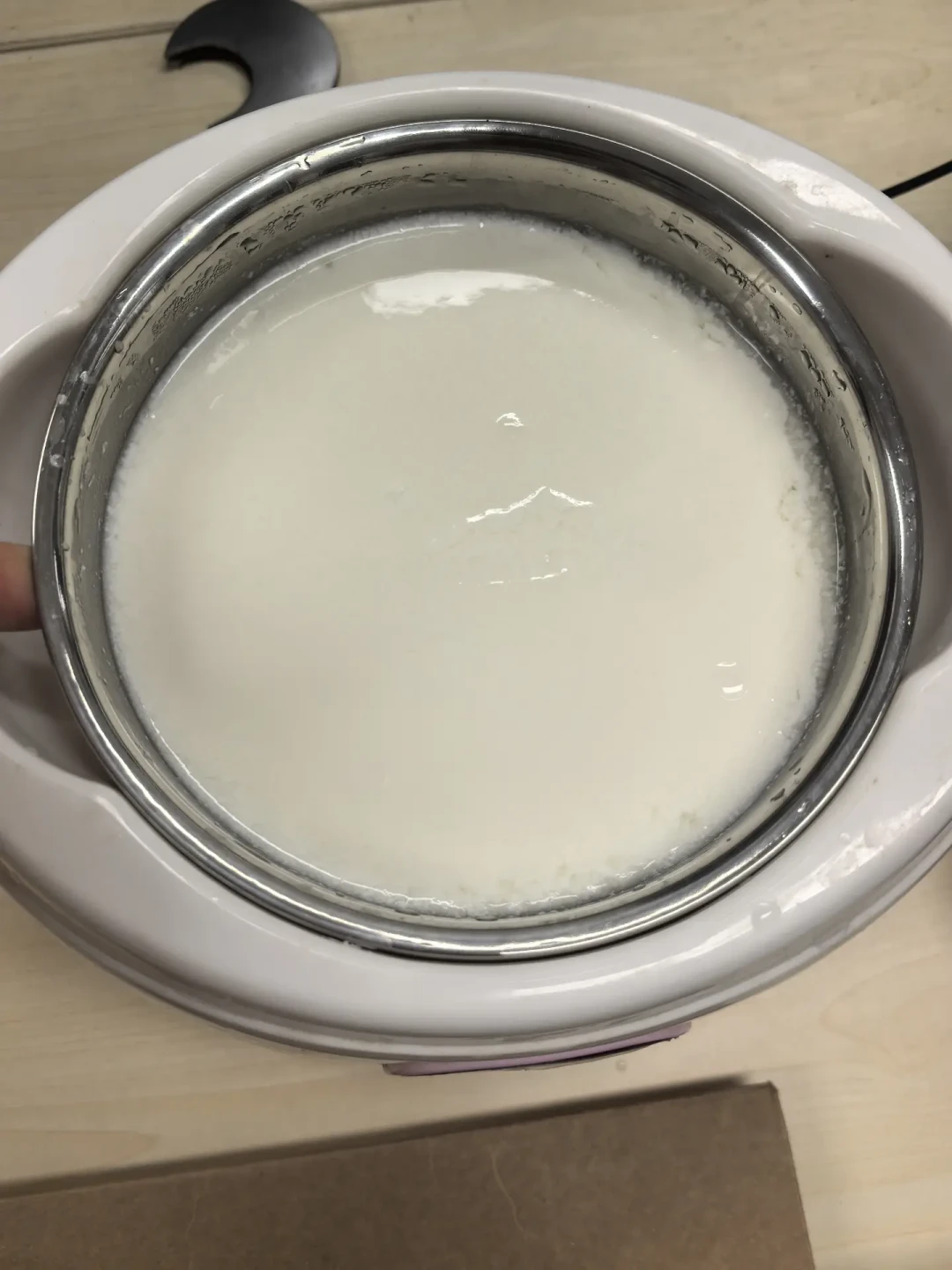 20块酸奶机对阵电饭煲邪修:有人用了十年,有人把一锅奶做成巴氏消毒——天凉了,自制酸奶四大流派的温度账该算了