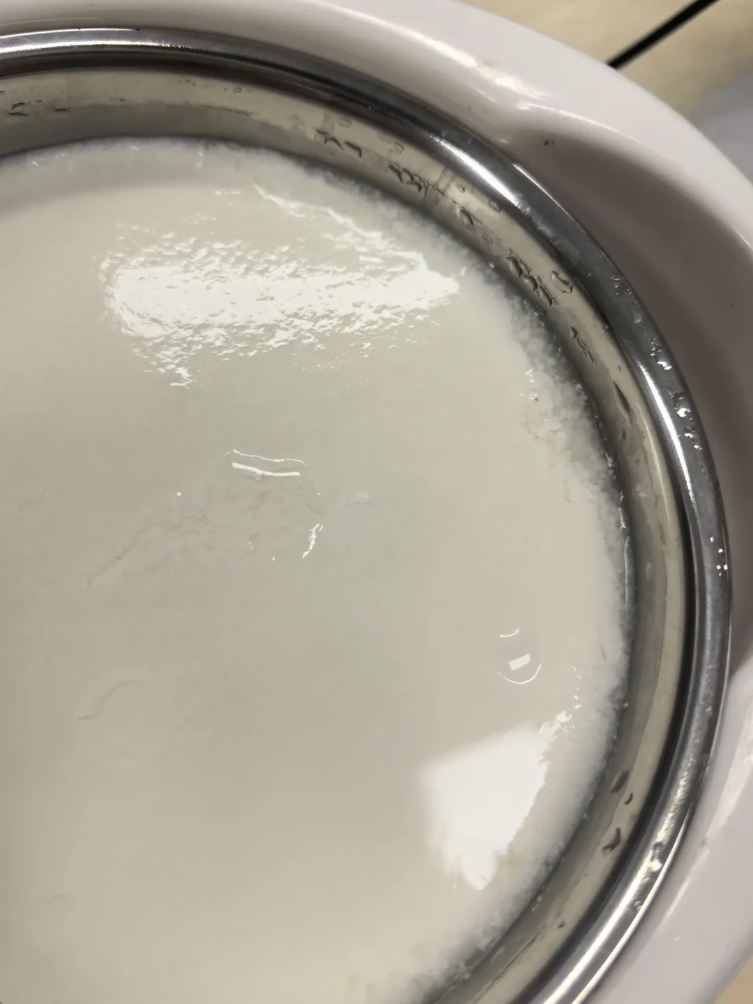 20块酸奶机对阵电饭煲邪修:有人用了十年,有人把一锅奶做成巴氏消毒——天凉了,自制酸奶四大流派的温度账该算了