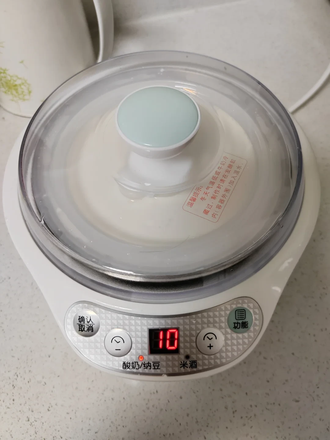 20块酸奶机对阵电饭煲邪修:有人用了十年,有人把一锅奶做成巴氏消毒——天凉了,自制酸奶四大流派的温度账该算了