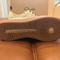 皮鞋大王亏9亿离场，Clarks反而在华开新店：“皮鞋已死”吵翻的这个9月，第一双皮鞋怎么买