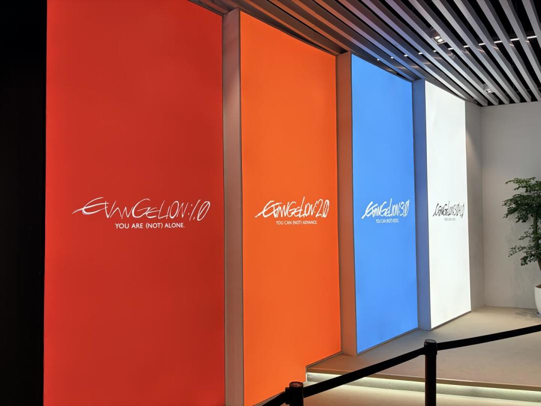 早鸟69、礼盒票349限量5000份、现场一番赏68一抽：EVA30周年展今日上海开展——首日戒指售罄、收银排队一小时起、缺货声明被批「毫无诚意的公关」，高赞评论「痞子真的是一部作品吃一辈子」：冲早鸟、等运营磨合还是云逛展买通贩，这三笔账我替你摸完了