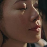 评分不高，却比9分剧更敢拍：它扒的是那块叫"理想"的遮羞布