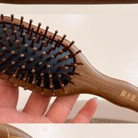 集齐全家桶的谭木匠老粉，天天宠幸的就那两三把：翻完复购党晒帖和几百条评论，下一把梳子该不该买有了答案