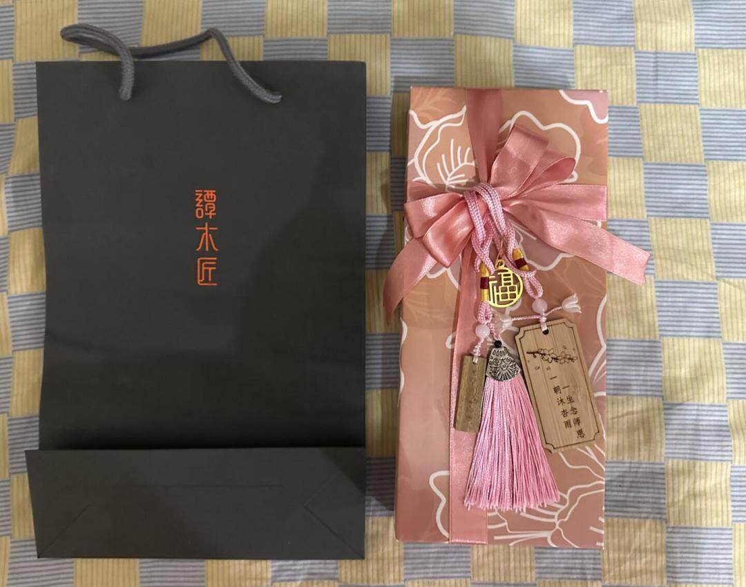 集齐全家桶的谭木匠老粉，天天宠幸的就那两三把：翻完复购党晒帖和几百条评论，下一把梳子该不该买有了答案