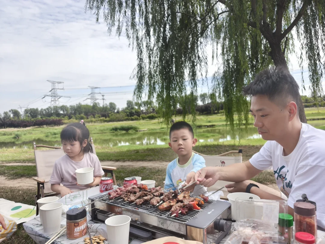 国庆酒店一晚涨到800,车里一晚电费4块:纠结的电车露营人,先算完这三笔账再定