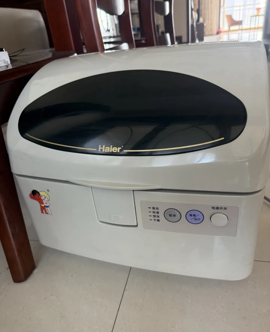 一台97年的海尔洗碗机翻红,全网喊话“快复刻”:看完22万赞爆帖、30台焕新名额和9月最新差评,台式洗碗机到底怎么买