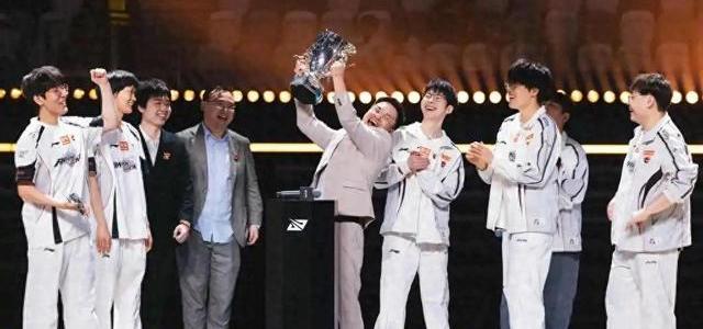 3比1复仇BLG！Tarzan苦等3015天首夺联赛冠军，败者组逆袭剧本太燃了
