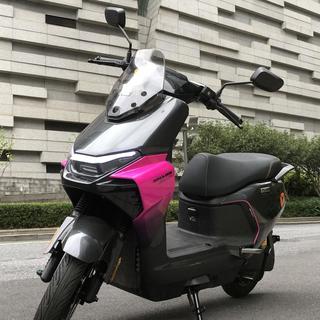 电摩版比电自版便宜300块:翻完雅迪少卖252万辆的半年报、3个门店价签和200多条考证与禁摩评论,电自电摩这笔三年总账我算清了
