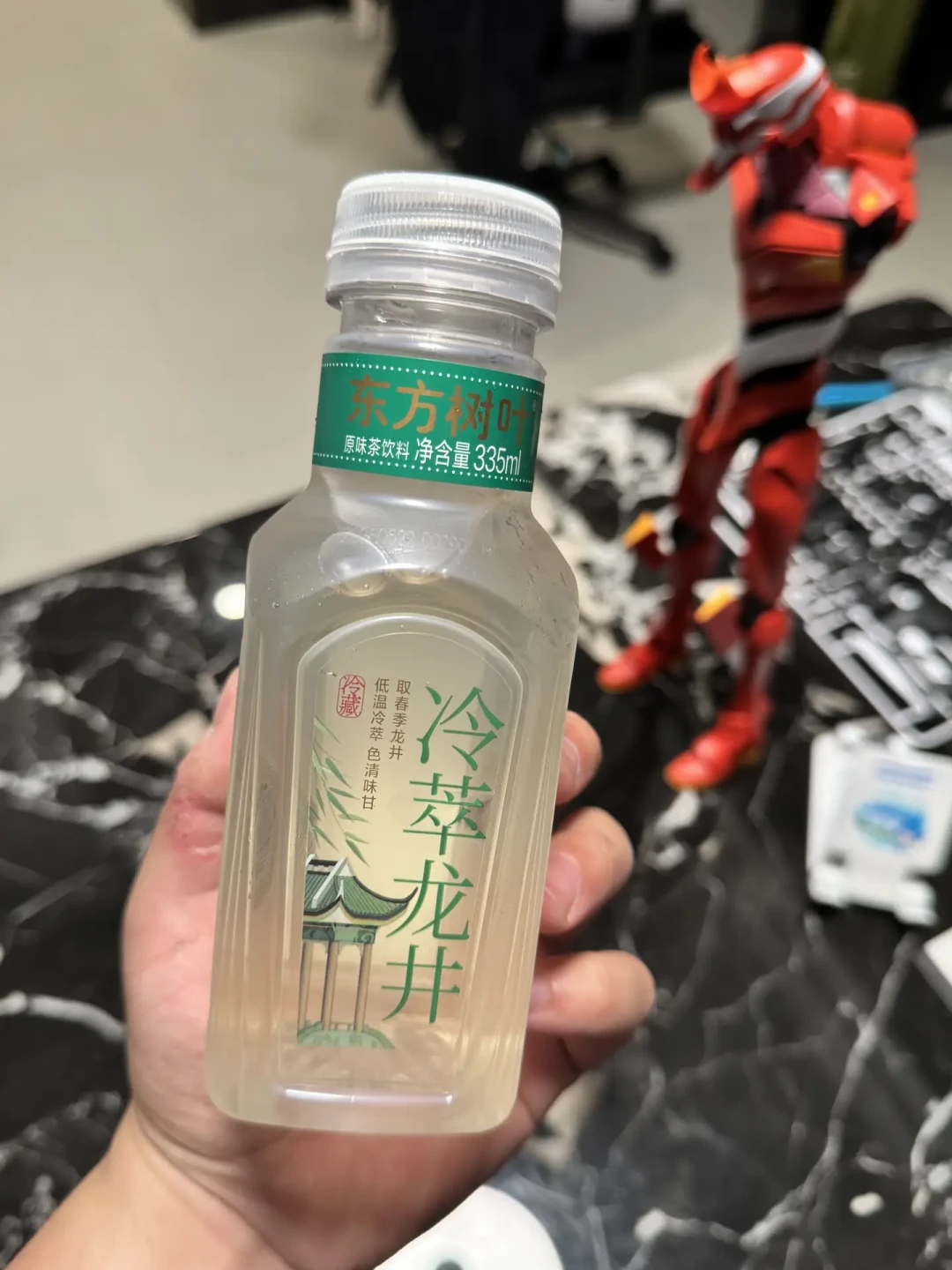 东方树叶躲进山姆冷柜卖6元一瓶生普,宣称“茶多酚是普通茶饮2倍”:对标的是国标最低线,双节囤货前先看清真成本和“冷萃营销话术”