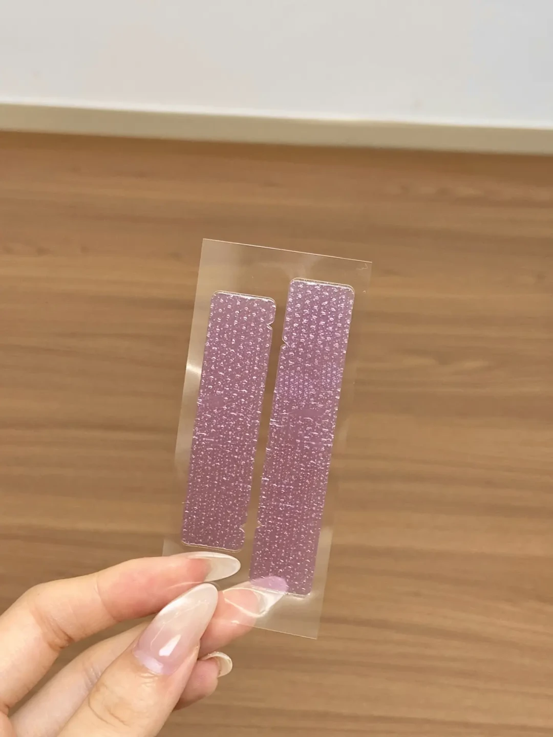 9月小红书被“色修美白”集体刷屏:一周19篇、7个品牌、一个账号3天4篇,新华网还发了参半软文——“把牙弄白”其实是化妆、清洁、真美白三种生意,国庆前花钱先对号