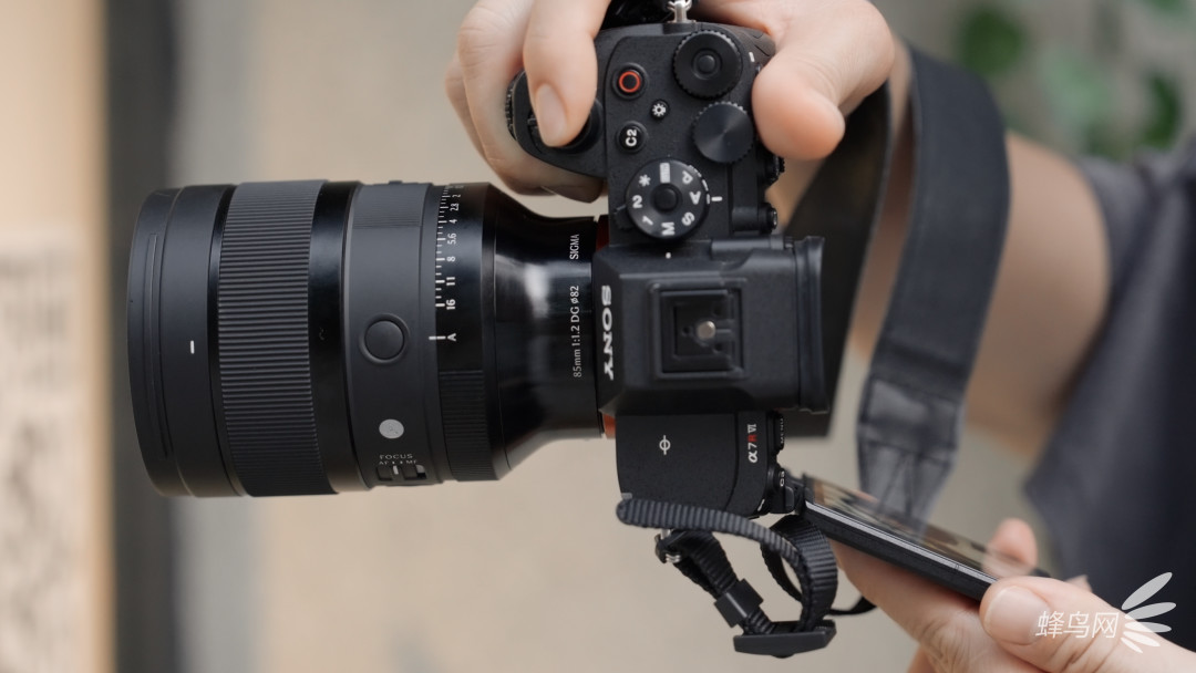 国行9388、比海外便宜约1300:适马85mm F1.2定价落地,9月30日开卖,E口L口人像党先把这四笔账算完