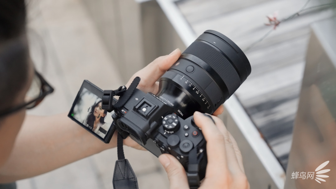 国行9388、比海外便宜约1300:适马85mm F1.2定价落地,9月30日开卖,E口L口人像党先把这四笔账算完