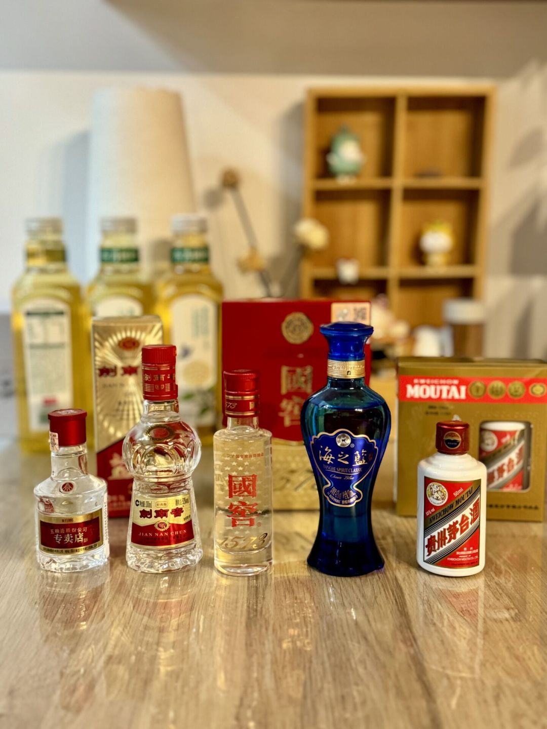 国窖刚上99ml小酒、九大名酒1499一套其实最贵:小酒潮来了,先把斤价、酒价、排面三笔账算完