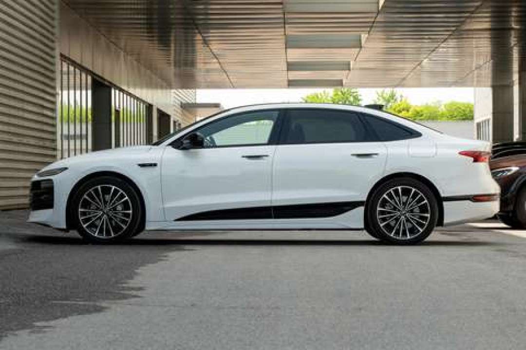30万预算撞上三张价签：电A6L起步30.98万、燃油A6L现车25.38万、字母标E5一口价20.59万——PPE试驾口碑周，签单前先对完全网这份清单