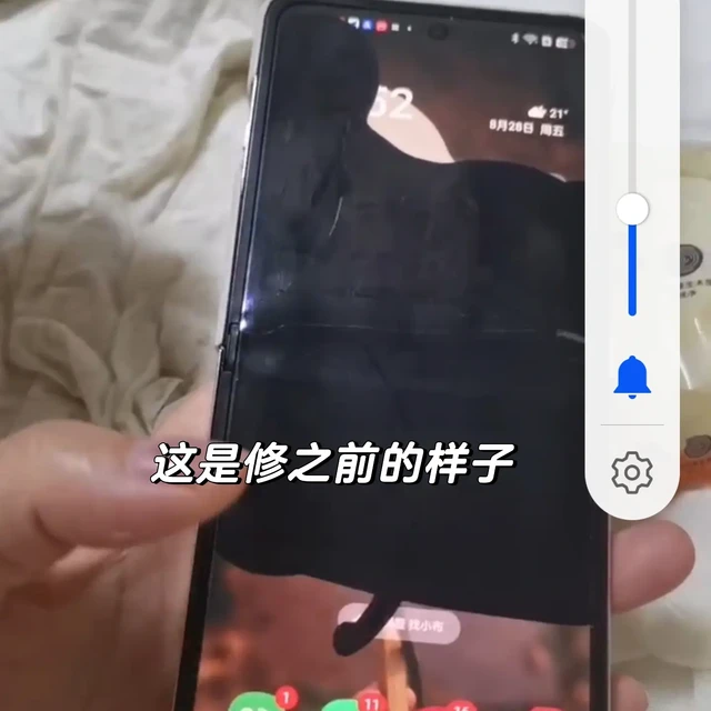 劝退折叠屏的热搜上了，但这301条评论更值得看：换膜、漏液、保修，持有者的售后账一次算清