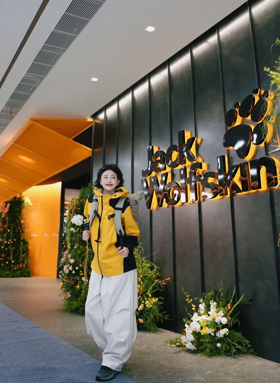 被安踏收编一年多，狼爪第一次亮牌：新店开成