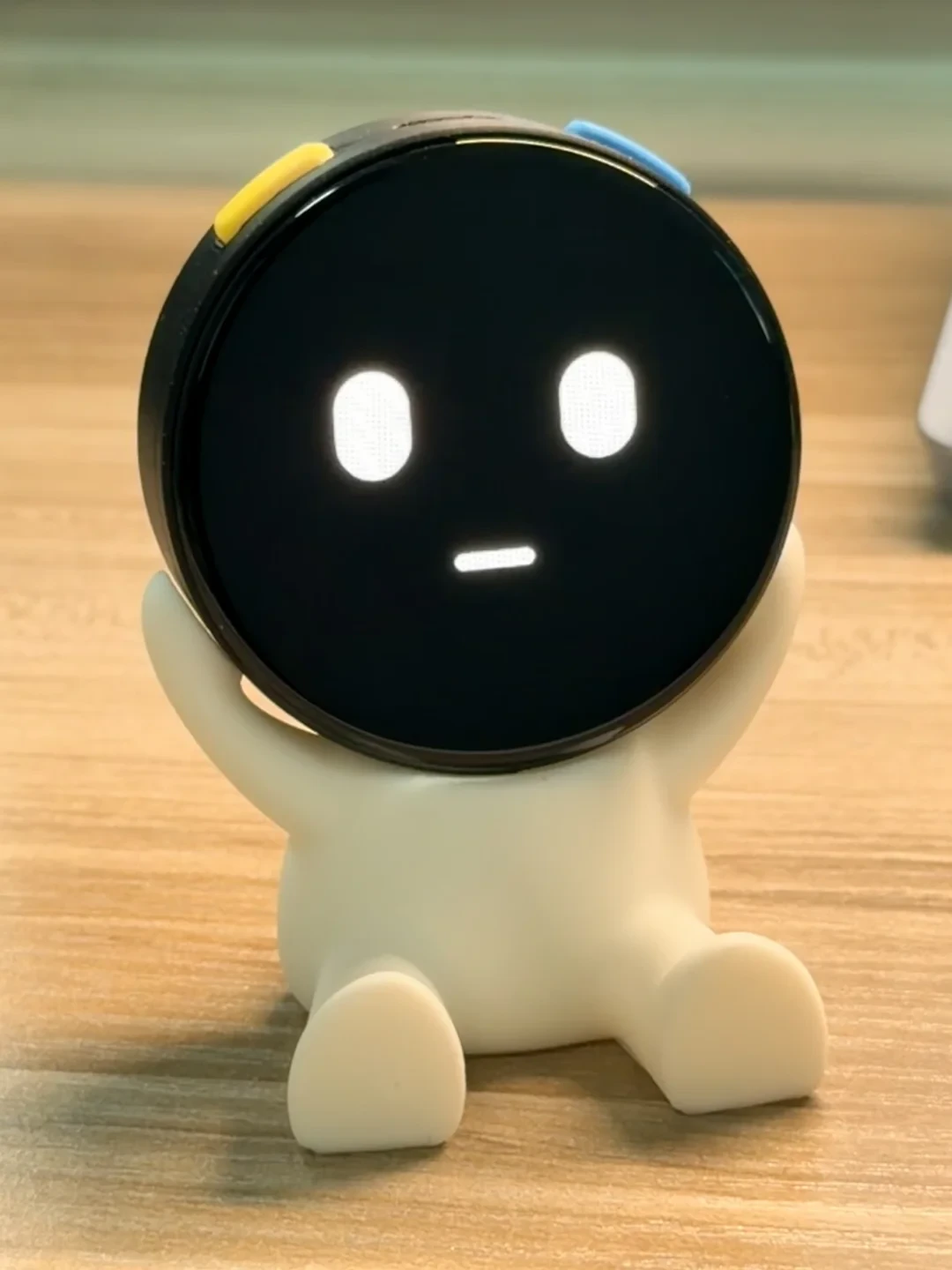刷屏的“vibe coding桌面小屏”:AI确实干掉了写代码,但没干掉烧录、选型和“屏幕不亮”