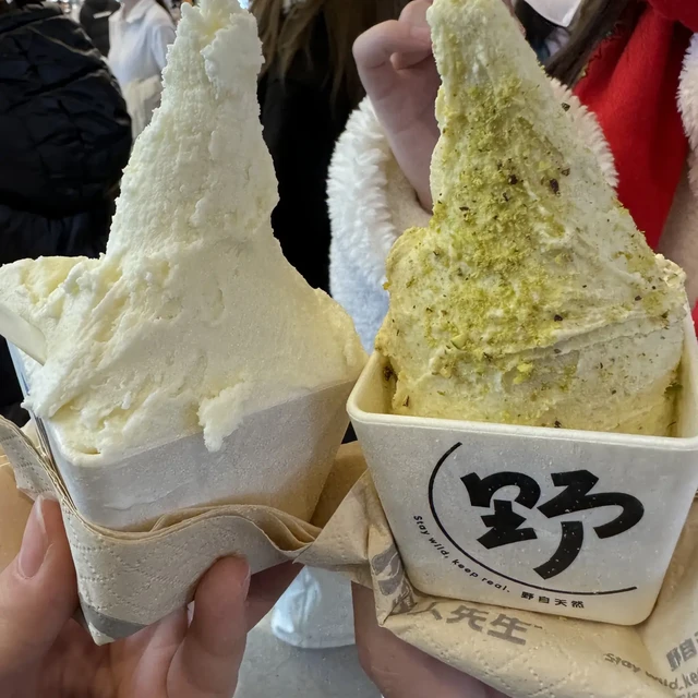 野人先生的地铁海报刚铺上，"平反"的也来了：罗永浩那句"难吃"第14天，我把品牌4步动作和两周试吃帖对完了