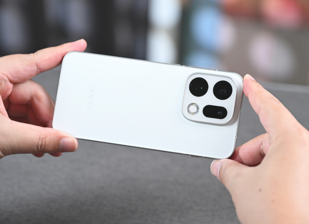 首销成绩单揭底:安卓旗舰集体腰斩、OPPO保住40%最抗跌,iPhone 18 Pro反涨30%——国庆前买还是等,先看清这轮涨价的真相