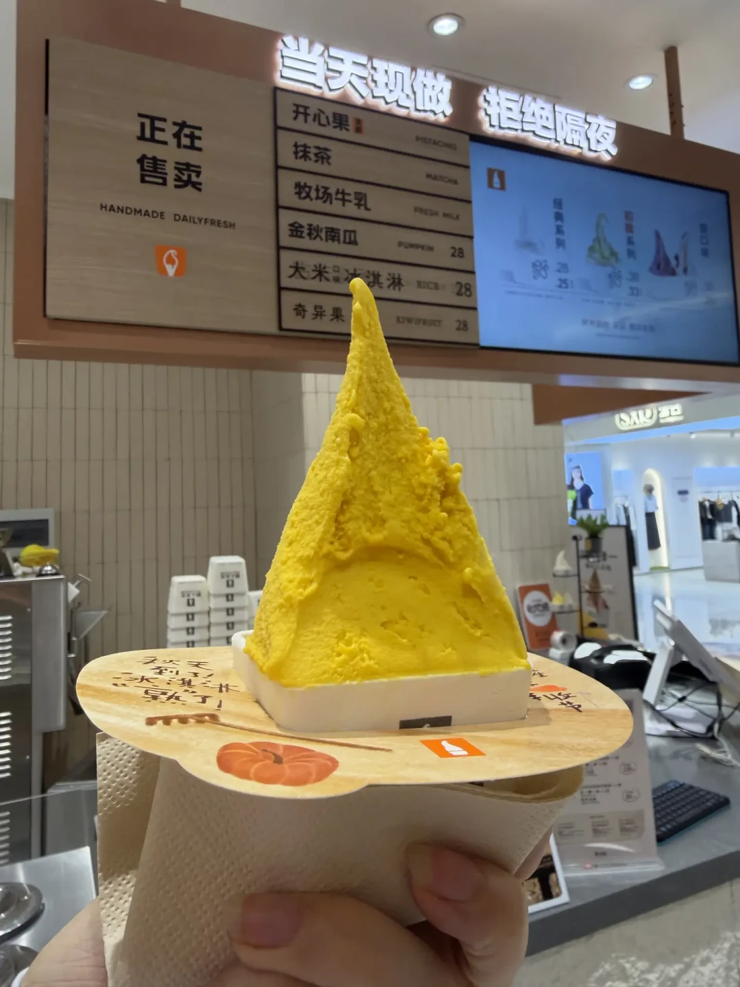 罗永浩那句“难吃”之后，野人先生涨粉3万、地铁投广告、新店买一送一：我对完40多篇实测帖和8个实付价，给出国庆去尝的结论