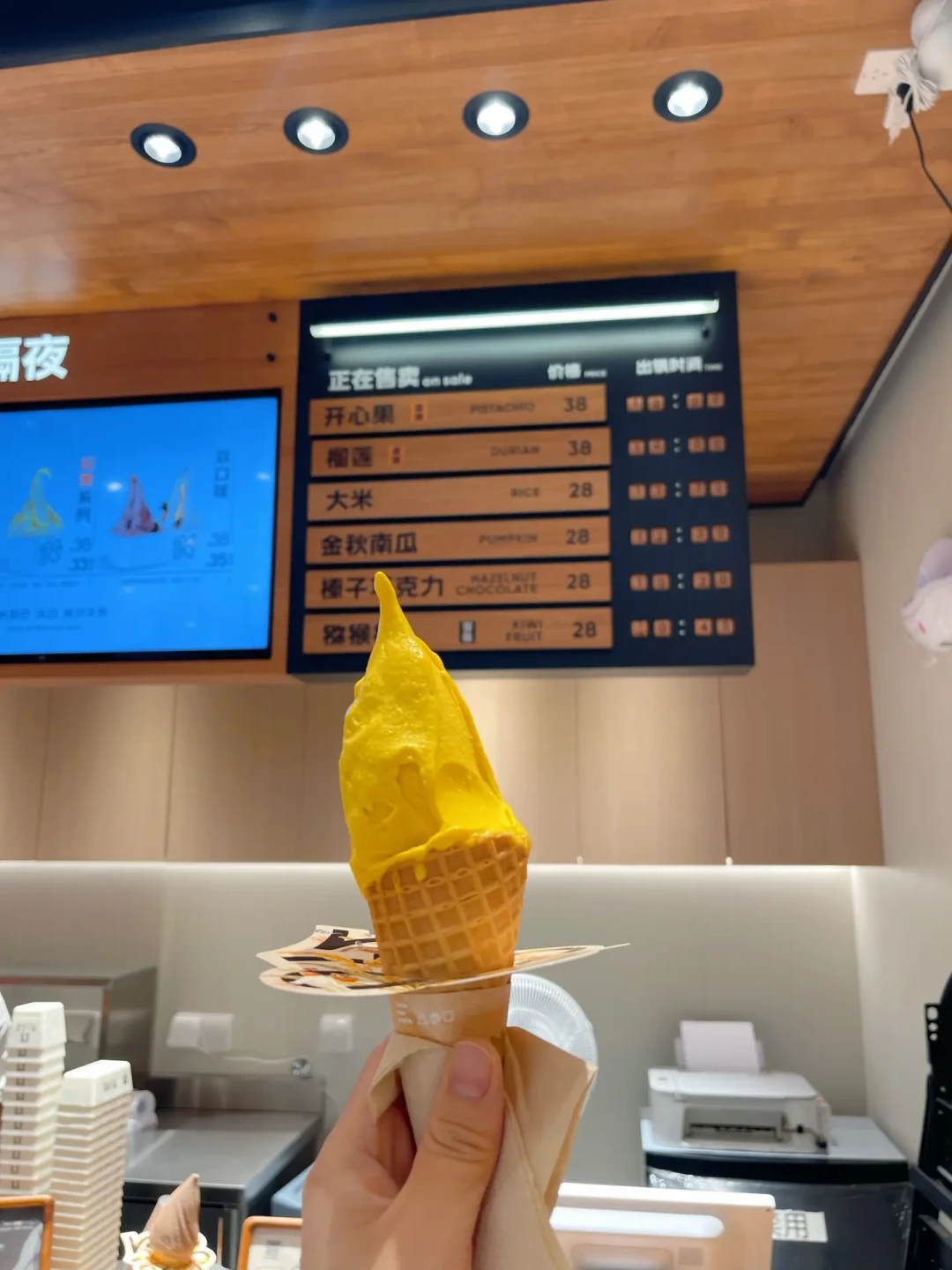 罗永浩那句“难吃”之后，野人先生涨粉3万、地铁投广告、新店买一送一：我对完40多篇实测帖和8个实付价，给出国庆去尝的结论