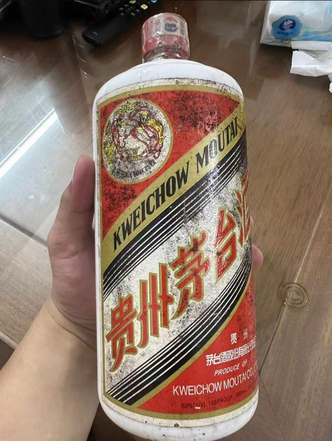 2万多买的8箱白酒,在地下车库存14年放出了空瓶:跑酒怪谁、要不要封膜,一篇说清